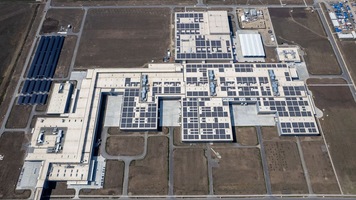 German Concerns Regarding Hungarian Chinese Battery Factories, BMW and Mercedes Issue Warning